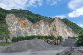 Nam thanh niên rơi từ vách núi khi đang khoan đá cho công ty