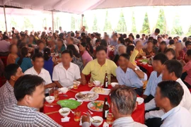 Nhiều người vào bệnh viện sau khi dự tiệc cưới 