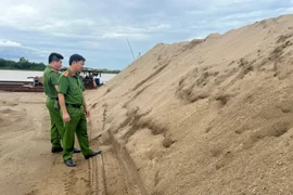 Quảng Bình: Giấy phép hết hạn, doanh nghiệp vẫn khai thác hàng nghìn m3 cát
