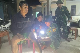 Xuyên đêm ứng cứu 3 ngư dân gặp nạn chìm tàu trên biển