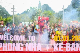 Phong Nha-Kẻ Bàng đón những vị khách đầu tiên đến ‘xông đất’ năm 2024