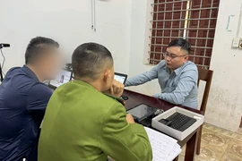Bắt một phó tổng biên tập 'dỏm'