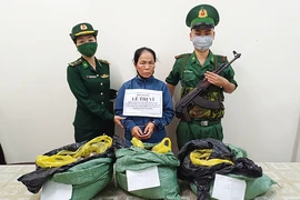 Bắt hai người phụ nữ vận chuyển 50 kg thuốc nổ 