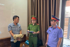 Làm giả hồ sơ xin cấp đất, nguyên chủ tịch xã và cán bộ địa chính bị bắt
