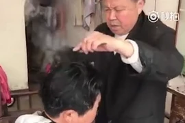 Uốn tóc bằng kìm rèn nóng đỏ
