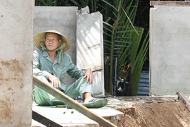 Người dân TP.HCM nơm nớp lo sợ vì sạt lở ven sông 