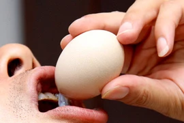 Hiểm họa ăn trứng ung để tăng cường bản lĩnh phòng the