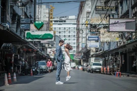 Ảnh cưới cực chất của cặp đôi 'rất chênh lệch'