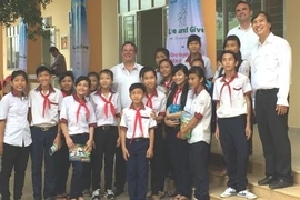 Đèn Đom Đóm khánh thành ngôi trường thứ 19
