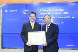 Đại diện Chubb Life VN nhận giải doanh nhân tiêu biểu
