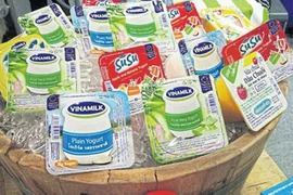 Người Thái làm quen với sữa chua Việt Nam