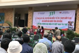 JTI Việt Nam tặng xe lăn, thẻ BHYT cho người nghèo