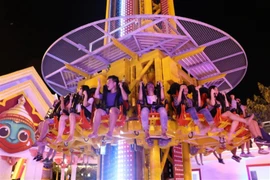 Tàu lượn treo lớn nhất VN sắp ra mắt tại Asia Park