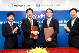 Khi bảo hiểm bắt chặt tay ngân hàng