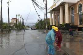 EVN khắc phục sự cố lưới điện ngay sau bão số 10 ​