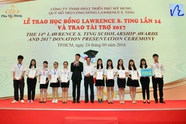 Trao 375 suất học bổng Lawrence S. Ting cho HS-VS giỏi