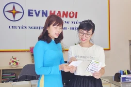 Khách hàng ngỡ ngàng với dịch vụ cấp điện trực tuyến