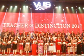 VUS tôn vinh 1.600 giáo viên nhân ngày 20-11