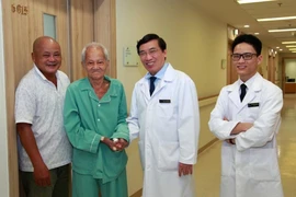 Cụ ông 90 tuổi đi lại được sau bảy năm liệt giường