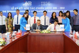 MB ký thỏa thuận hợp tác chiến lược với IBM