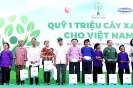 Vinamilk trồng 100.000 cây xanh ở Bắc Kạn