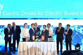 VinFast ký hợp tác với Siemens sản xuất xe buýt điện