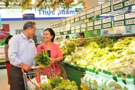 Co.opmart Tân Châu khuyến mãi lớn thu hút khách mua sắm