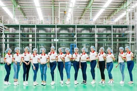 Hoa khôi Sinh viên tham quan nhà máy hiện đại Tân Hiệp Phát