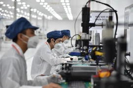 Vingroup động thổ nhà máy điện thoại thông minh công suất cao