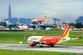 Thời tiết xấu, sân bay Phú Quốc dừng tiếp thu máy bay