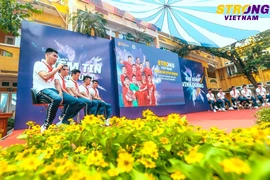 CLB bóng đá Hà Nội truyền cảm hứng cho học sinh thủ đô