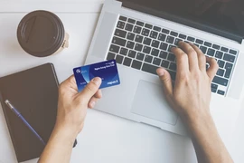 Bản Việt miễn phí 1 năm chuyển khoản chi hộ lương