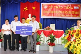 EVNGENCO 3: Trao tặng hệ thống lọc nước nhiễm mặn ở Cà Mau