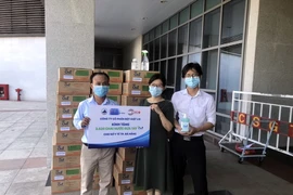 Hơn 2.000 lít dung dịch rửa tay On1 đến các vùng dịch