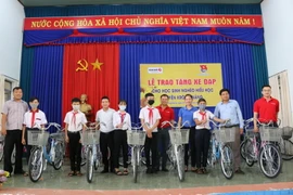 Giúp quãng đường đến trường của các em ngắn lại