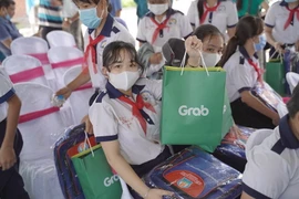 Về Tiền Giang nghe bà con kể chuyện cây cầu mới