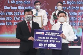 Techcombank tiếp tục ủng hộ 60 tỉ đồng Quỹ vaccine phòng chống COVID-19 