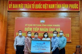 VietinBank ủng hộ Bình Phước 5 tỉ đồng phòng, chống dịch COVID-19