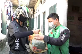 Chàng tài xế công nghệ ‘chọn lối đi khó’ giữa tâm dịch COVID-19