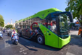 Người dân TP.HCM trải nghiệm VinBus: ‘Như đi du lịch giữa lòng thành phố’