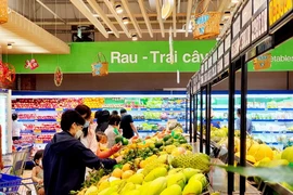 Siêu thị nhộn nhịp người mua hàng siêu ưu đãi vào đầu tuần 