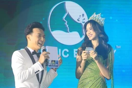 Hoa hậu Đỗ Hà trải nghiệm siêu dịch vụ tại Thu Cúc
