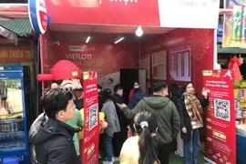 Người chơi “săn” vé số Vietlott “xin vía thần tài” 