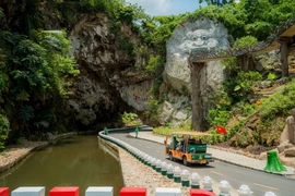 Sẵn sàng khai hội Xuân Cổng Trời Đông Giang