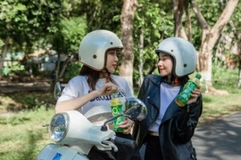 Người trẻ chọn cách làm việc ‘work smart’ để thưởng trà, giải tỏa căng thẳng giữa thiên nhiên