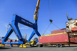 Đẩy mạnh khai thác nguồn hàng hóa xuất khẩu từ Lào