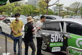 Gojek chuẩn bị sẵn sàng làn xe GoCar để đón nhận lượng hành khách tăng cao đợt nghỉ lễ tại sân bay Tân Sơn Nhất