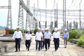 Giữ vững trục truyền tải 500kV Bắc – Nam mùa nắng nóng 