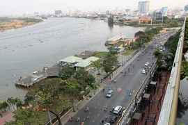 Đường từ sân bay Tân Sơn Nhất đến bến Bạch Đằng sẽ rực sáng đèn trang trí