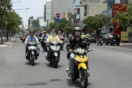 2 ngày tới, TP.HCM và các tỉnh Nam Bộ tiếp tục nắng nóng trên diện rộng